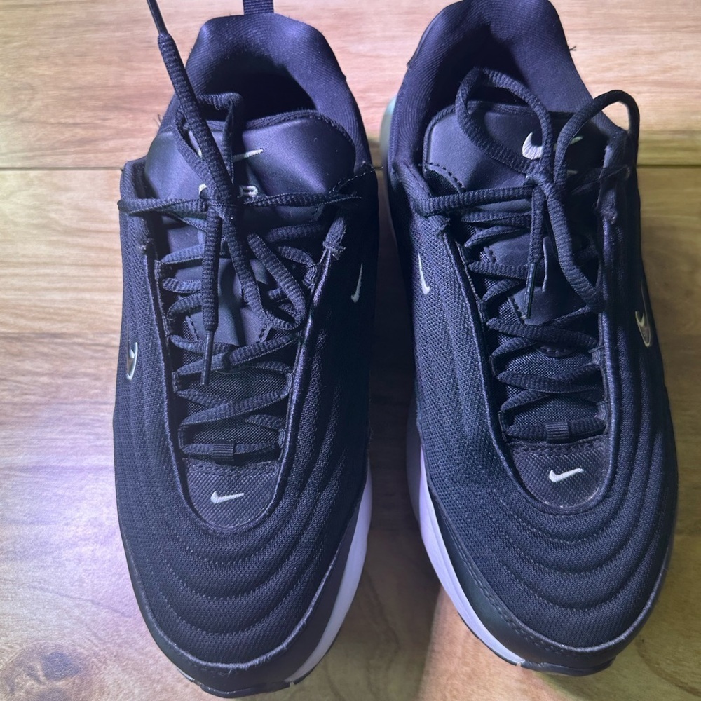 Nike Black Athletic Shoes - Picture 4 of 12